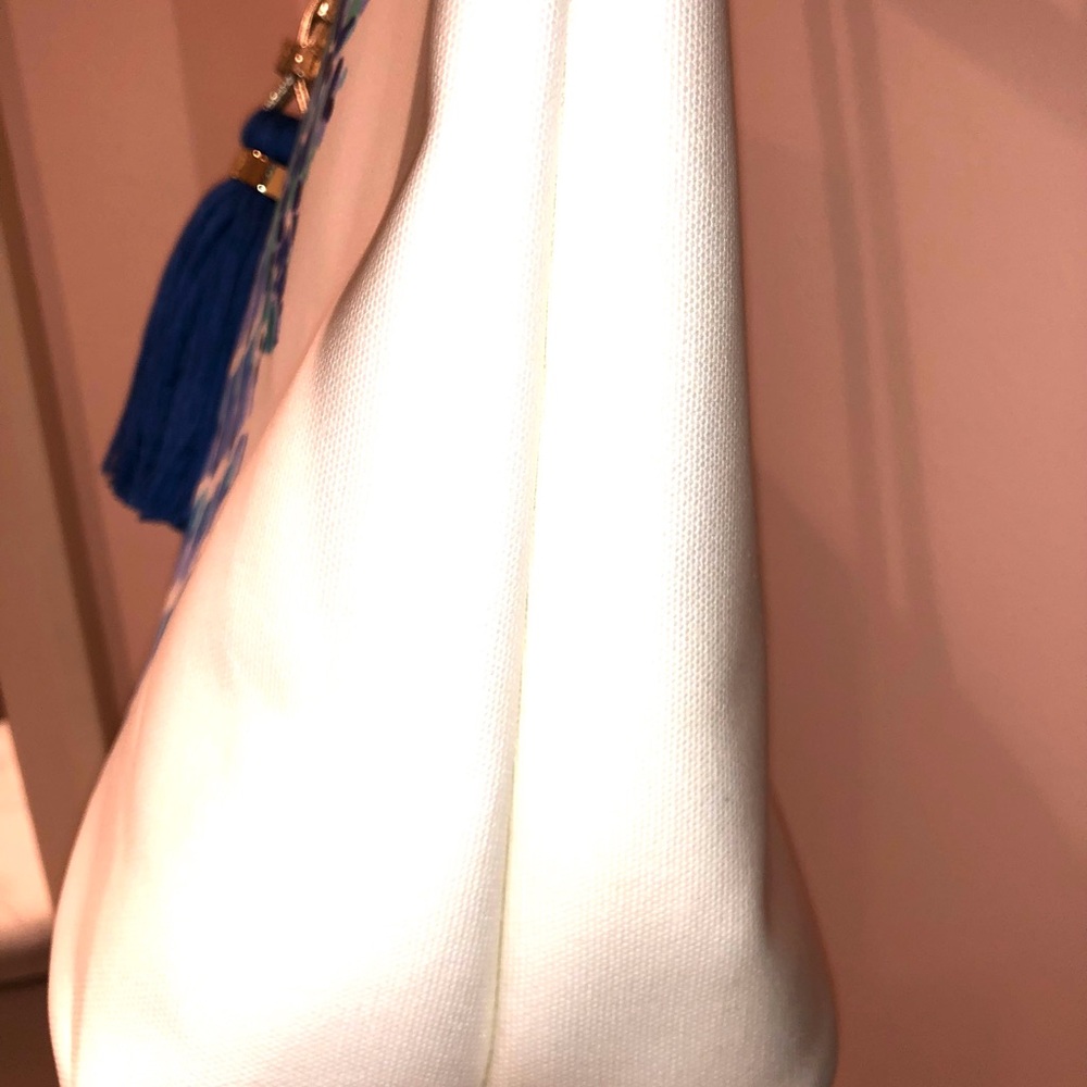 Lilly Pulitzer Bon Voyage Tote Bag in Toe In Print - Picture 14 of 14